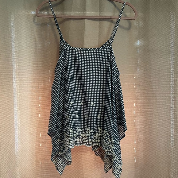 Hem and Thread handkerchief hem tank top - Picture 3 of 4